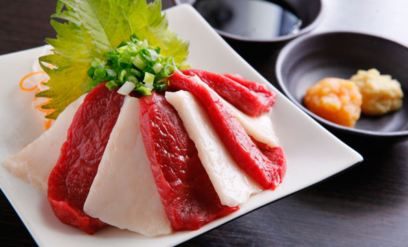昭和で焼肉するならホルモン問屋 肉番長|紅白刺し